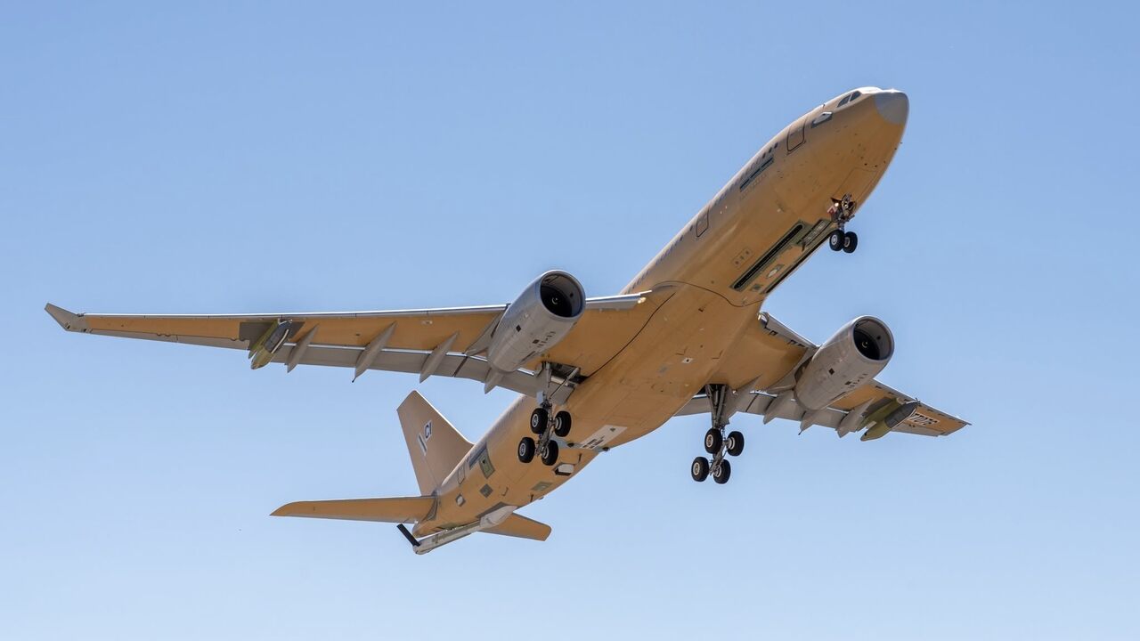 Primeiro CC-330 Husky do Canadá realiza voo inaugural
