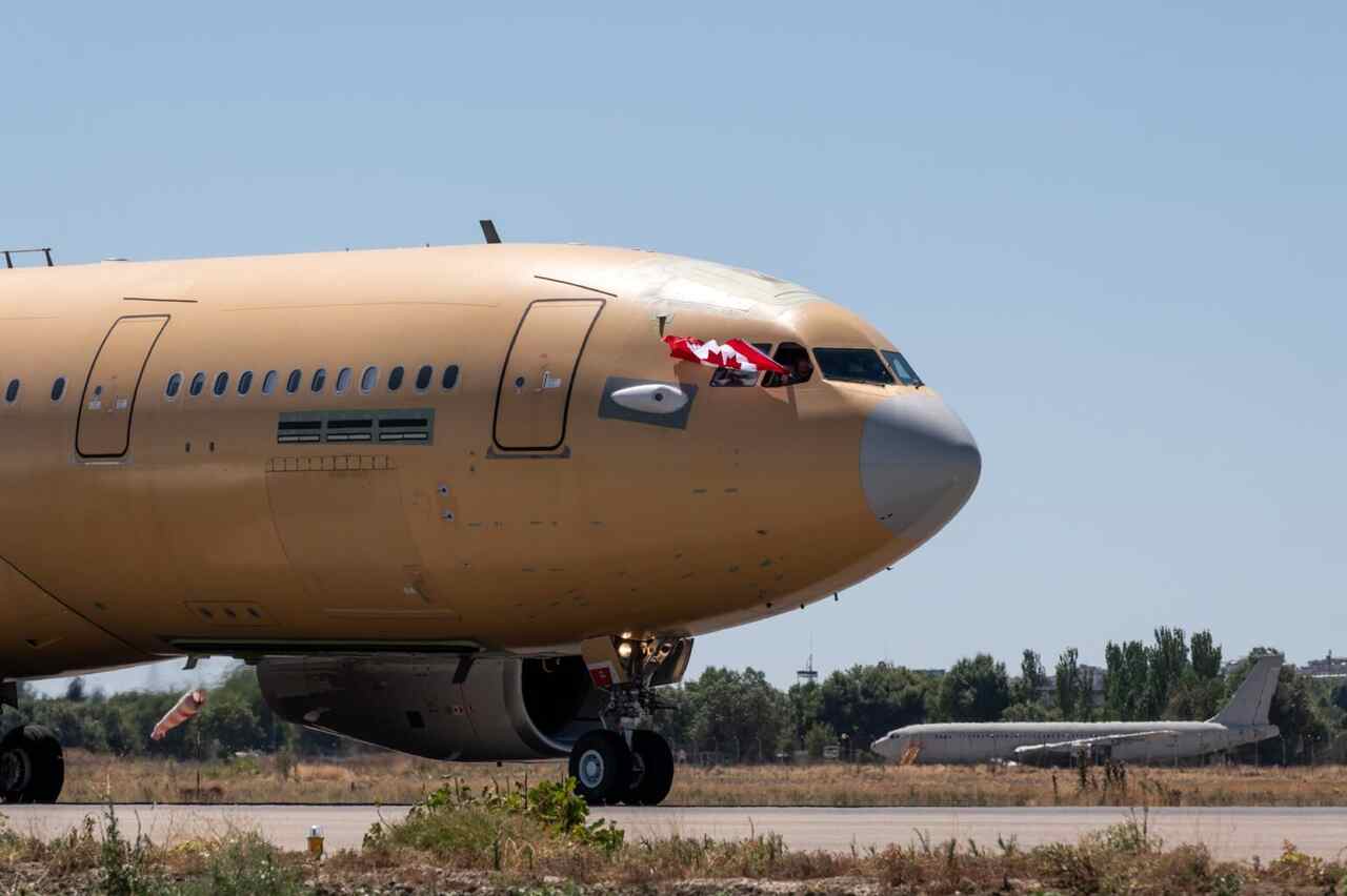 Primeiro CC-330 Husky do Canadá realiza voo inaugural