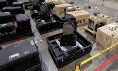 Fuzileiros Navais dos EUA adotam metralhadora com inteligência artificial contra drones