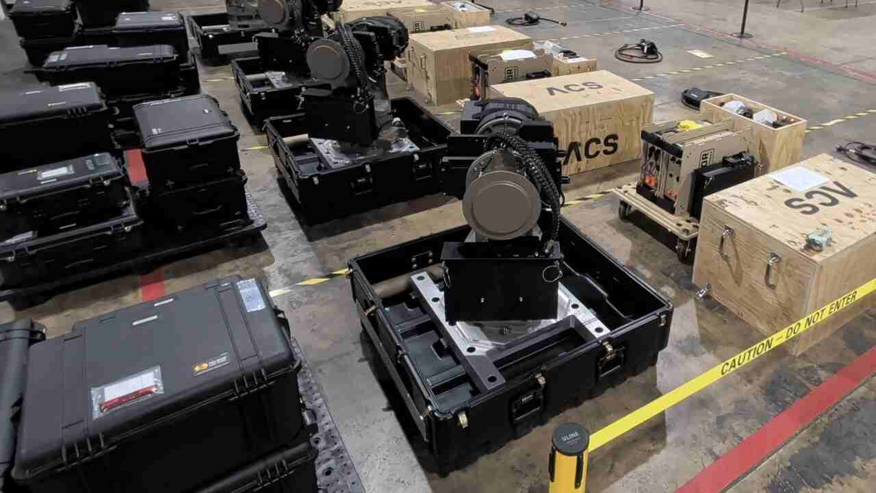 Fuzileiros Navais dos EUA adotam metralhadora com inteligência artificial contra drones