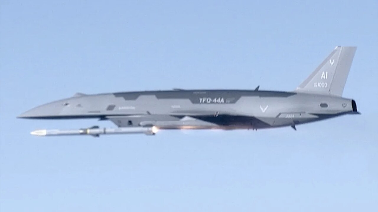 Drone de combate YFQ-44A dispara míssil AMRAAM pela primeira vez nos EUA