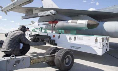 Força Aérea dos EUA encomenda novo lote de mísseis furtivos fabricados na Noruega