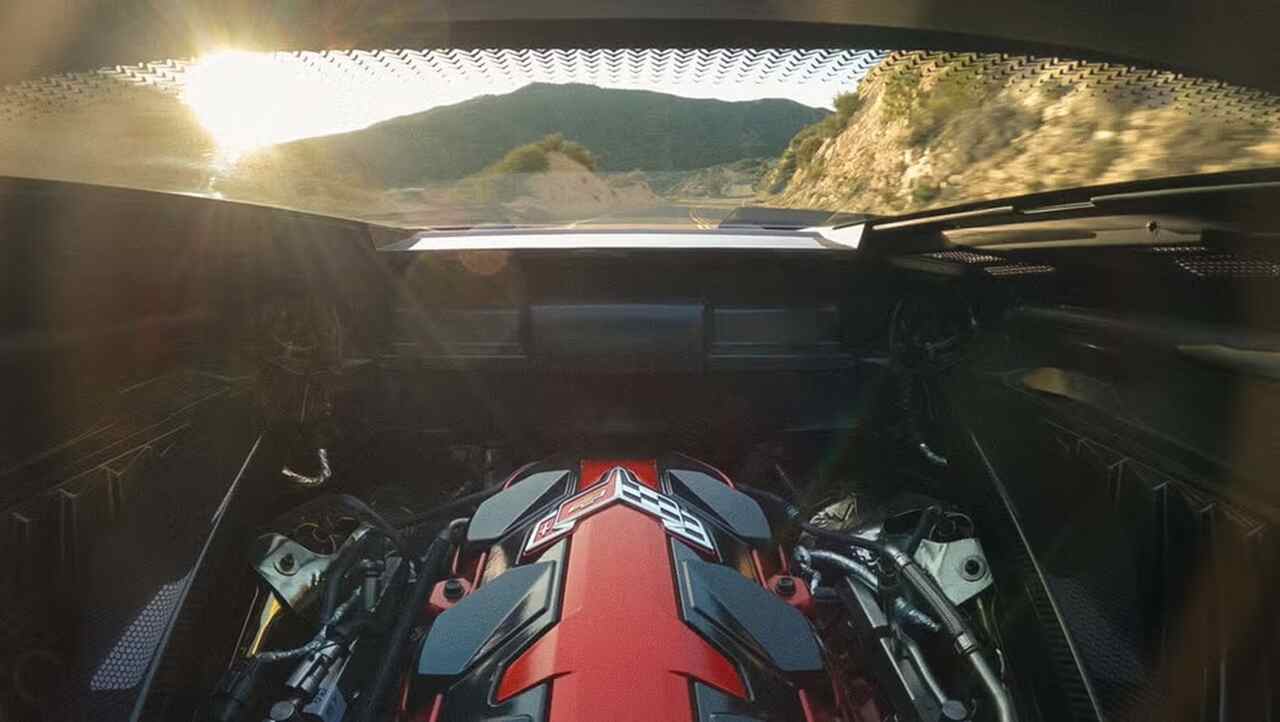 Chevrolet revela Corvette Stingray 2027 com velocidade máxima de 322 km/h