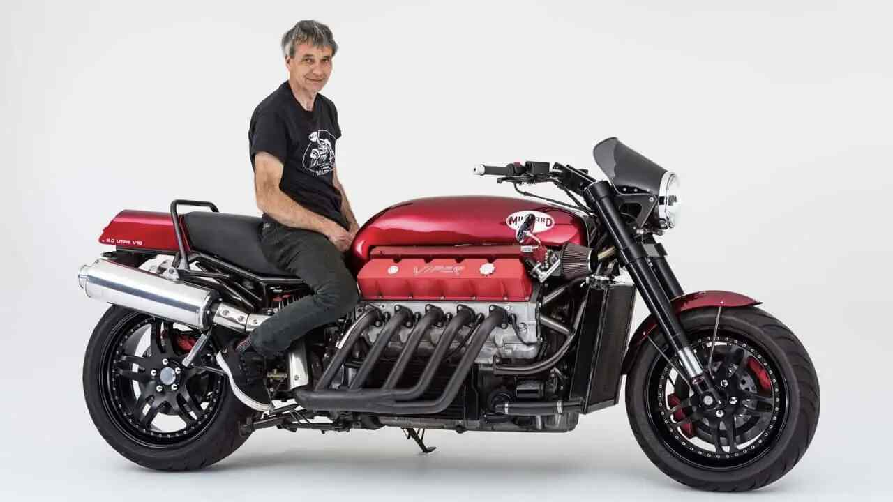 Moto com motor V10 de Dodge Viper vai a leilão no Reino Unido