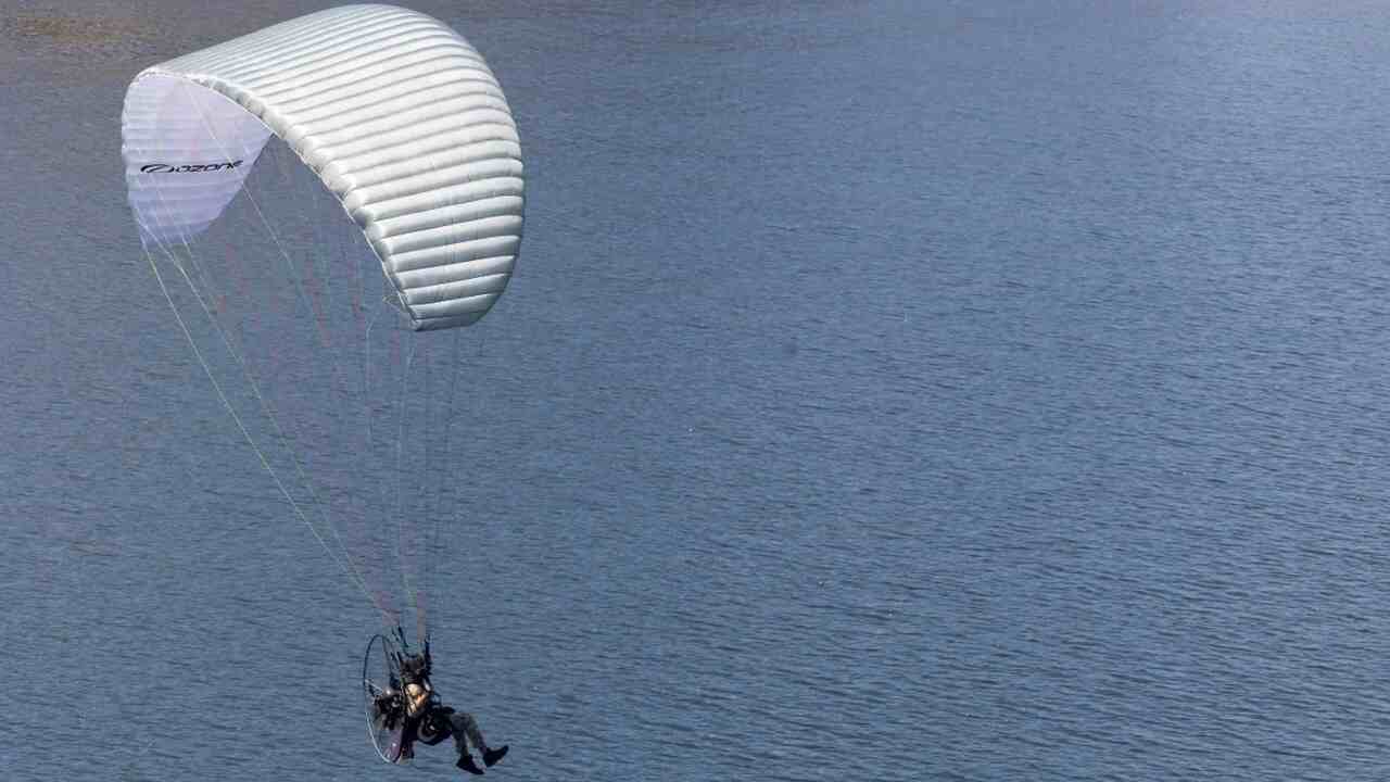 Guarda Aérea dos EUA quer adquirir parapentes motorizados para infiltração silenciosa
