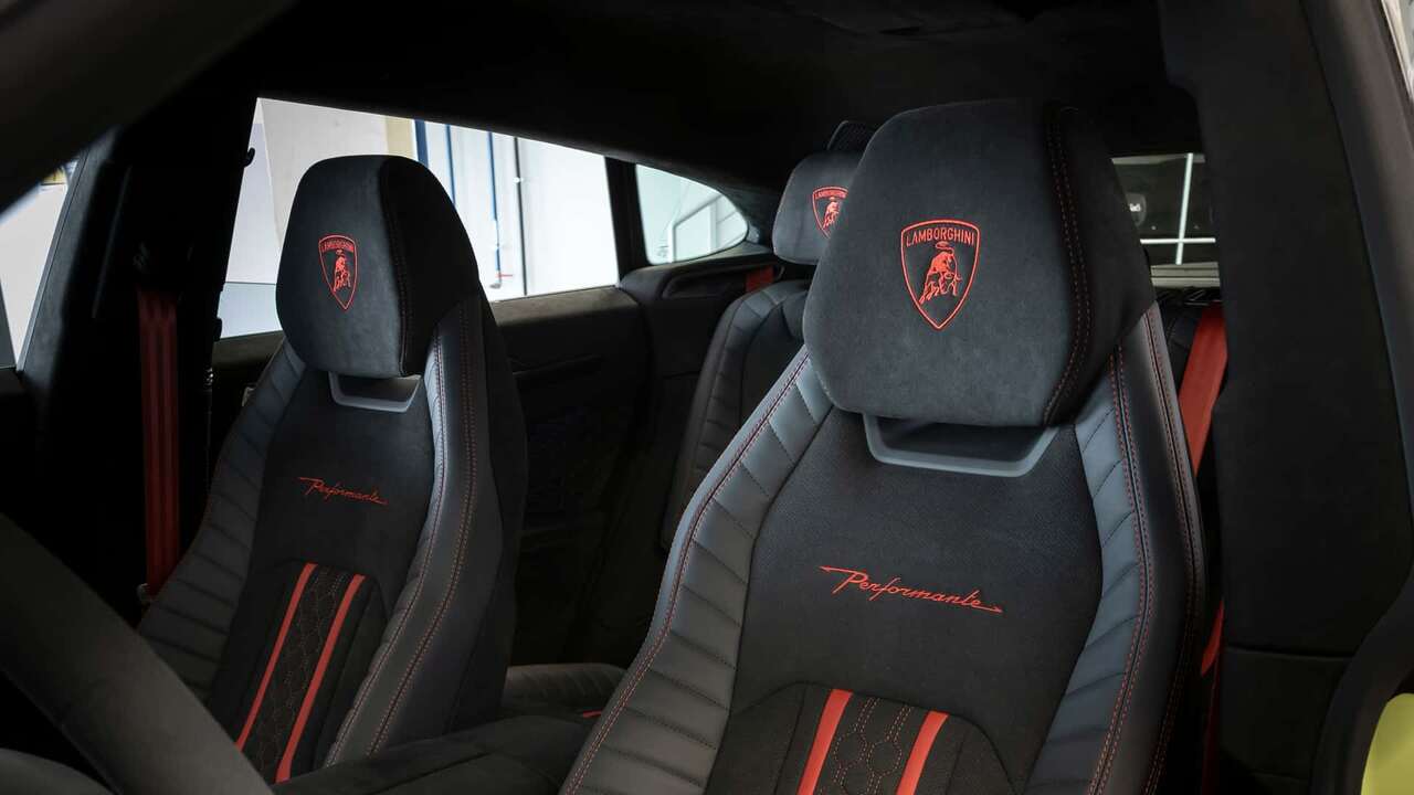 Lamborghini revela Urus SE Performante, seu SUV mais potente até hoje