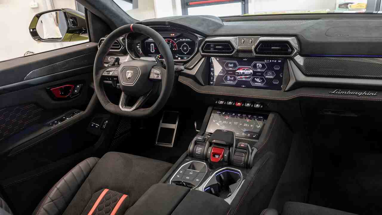 Lamborghini revela Urus SE Performante, seu SUV mais potente até hoje