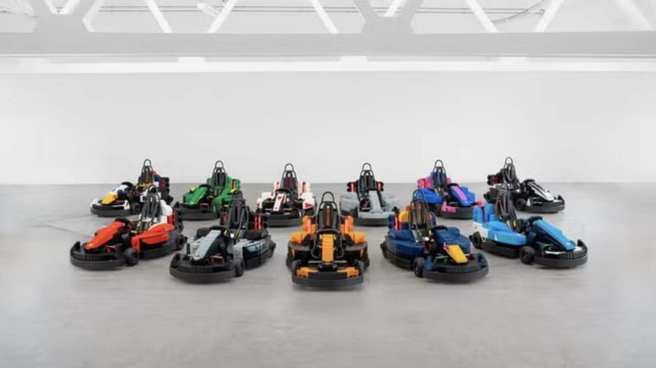 F1 coloca pilotos para dirigir carros de LEGO no GP da Grã-Bretanha