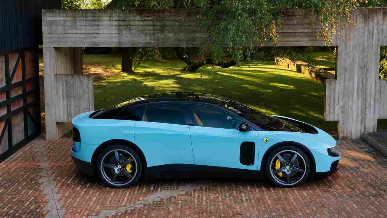 Ferrari responde às críticas após polêmica envolvendo seu primeiro carro elétrico
