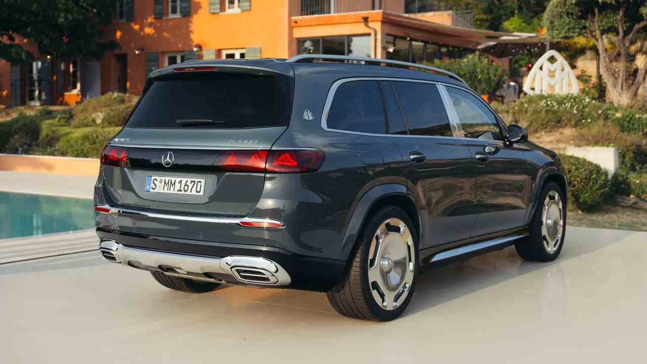 Mercedes revela novo Maybach GLS 680 com V8 mais potente e visual renovado