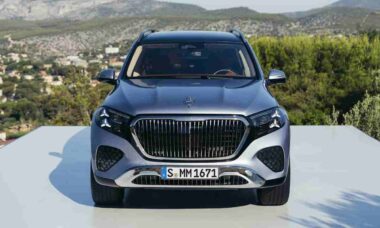 Mercedes revela novo Maybach GLS 680 com V8 mais potente e visual renovado