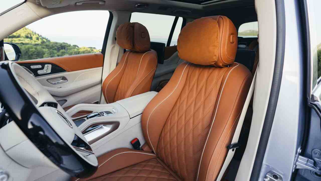 Mercedes revela novo Maybach GLS 680 com V8 mais potente e visual renovado