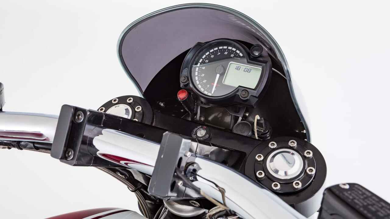 Moto com motor V10 de Dodge Viper vai a leilão no Reino Unido