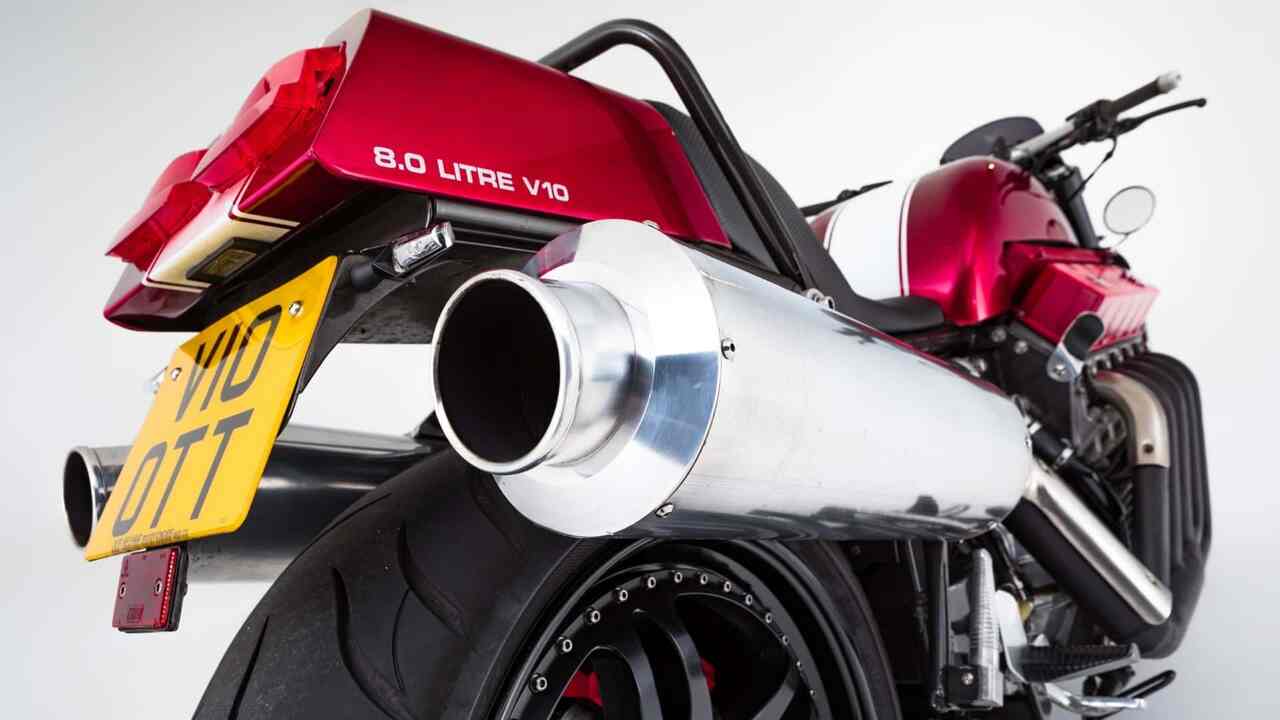 Moto com motor V10 de Dodge Viper vai a leilão no Reino Unido