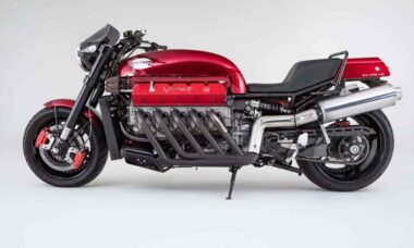 Moto com motor V10 de Dodge Viper vai a leilão no Reino Unido