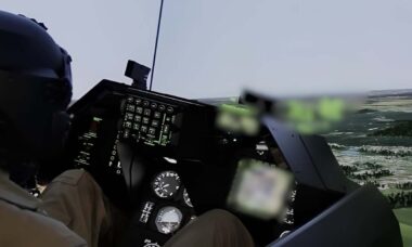 Ucrânia recebe novo lote de simuladores de voo para pilotos de F-16