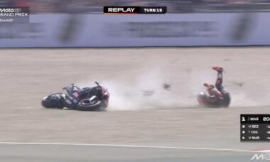 Piloto escapa sem ferimentos graves após forte queda na MotoGP a mais de 220 km/h