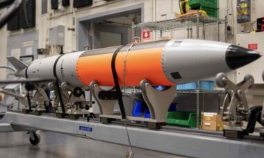 Nova bomba nuclear B61-13 entra em produção antecipada nos EUA