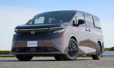 Nissan revela nova geração da minivan Elgrand após 15 anos