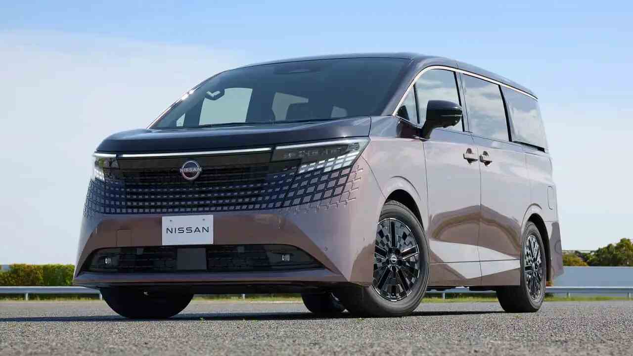 Nissan revela nova geração da minivan Elgrand após 15 anos