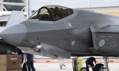 Finlândia passa a integrar cadeia global de produção do caça F-35
