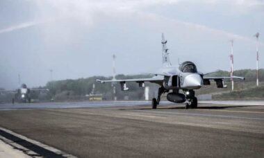 Reino Unido anuncia € 300 milhões para ajudar a financiar caças Gripen para a Ucrânia