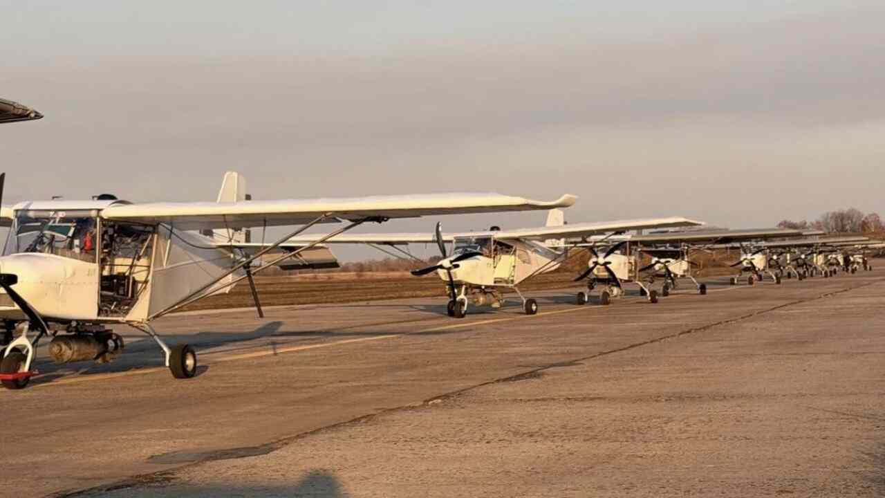 Ucrânia exibe esquadrão de drones bombardeiros improvisados