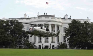 Novo heliponto na Casa Branca permitirá aposentadoria do histórico VH-3D Sea King