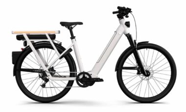 Volkswagen lança bicicleta elétrica com câmera traseira e capacete inteligente