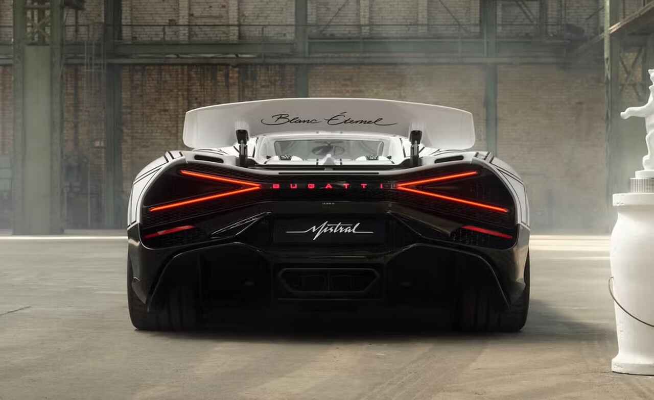 Bugatti revela W16 Mistral único com detalhes em porcelana