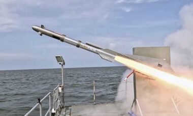 Empresa dos EUA apresenta interceptador supersônico para drones por menos de US$ 100 mil