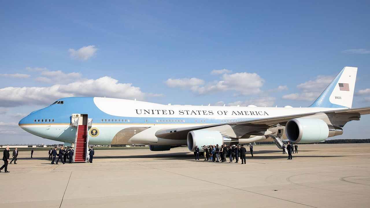 Trump troca novo Air Force One por avião antigo em meio a preocupações com segurança