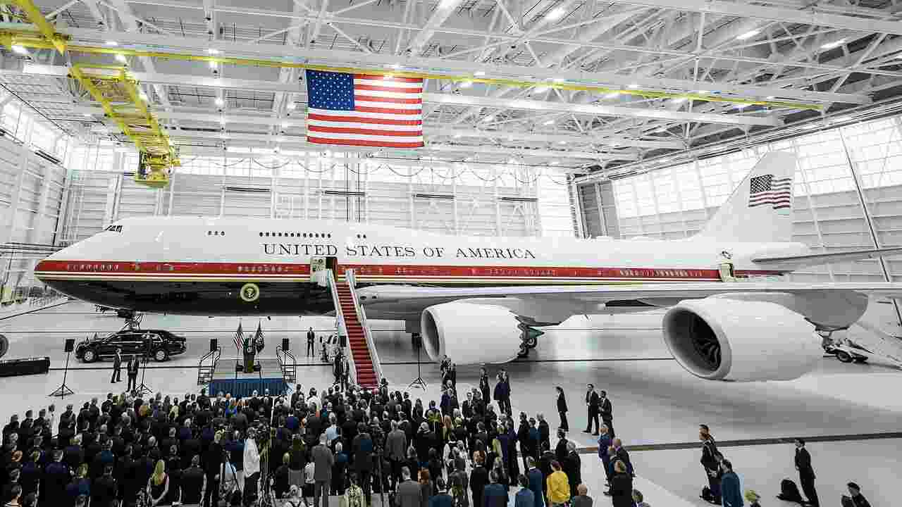 Trump estreia novo Air Force One presenteado pelo Catar; conheça o interior da aeronave