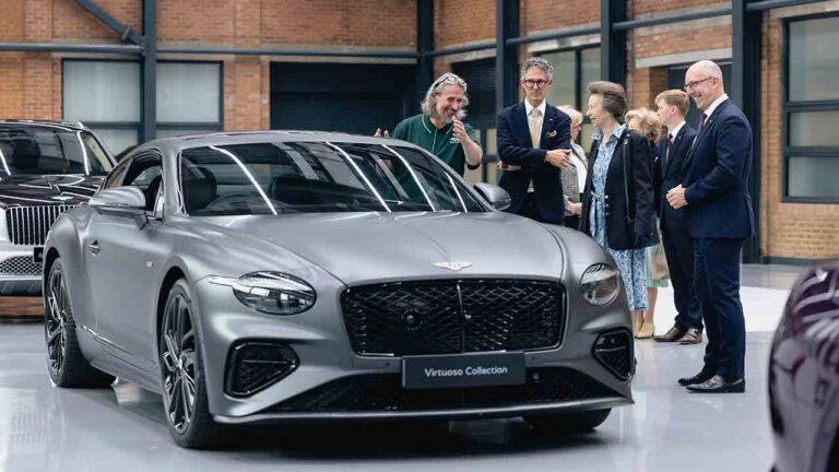 Princesa Anne inaugura nova fábrica da Bentley em Crewe