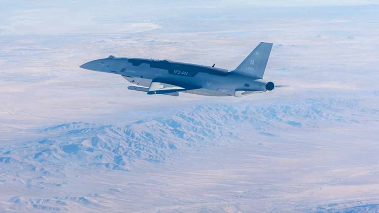 Força Aérea dos EUA testa drones de combate autônomos em base de Nevada