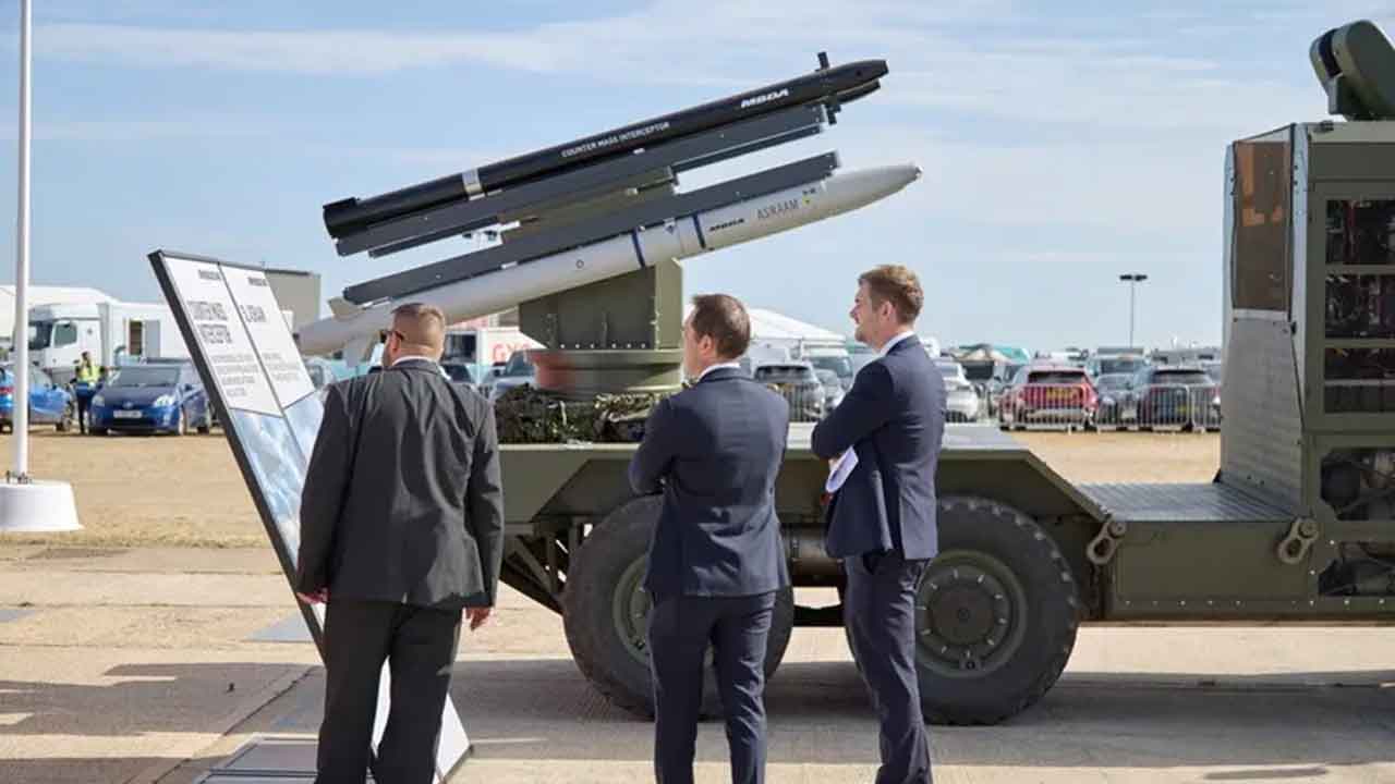 Raven 5 equipped with two missiles from the future Fulgur MANPADS system. Photo: MBDA UK