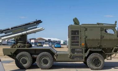 Raven 5 equipado com dois mísseis do futuro Fulgur MANPADS . Foto: MBDA UK