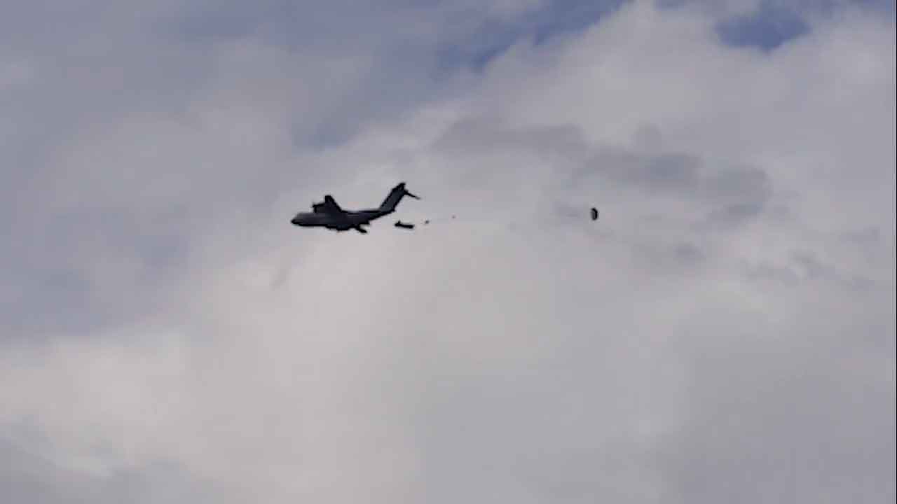 A Royal Navy pilóta nélküli hajó légi indítását teszteli A400M repülőgépről. Fotó: Royal Navy