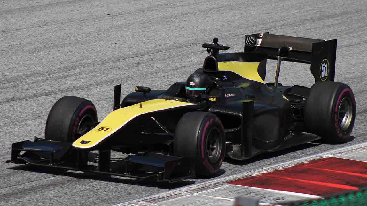 2022년 BOSS GP 라운드에서 레드불 링을 달리는 호바네츠. 사진: Wikimedia