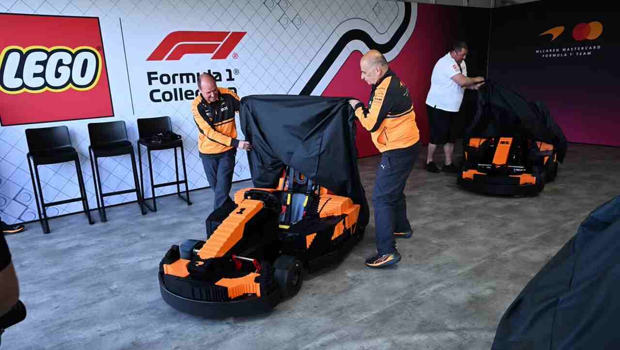 F1 coloca pilotos para dirigir carros de LEGO no GP da Grã-Bretanha