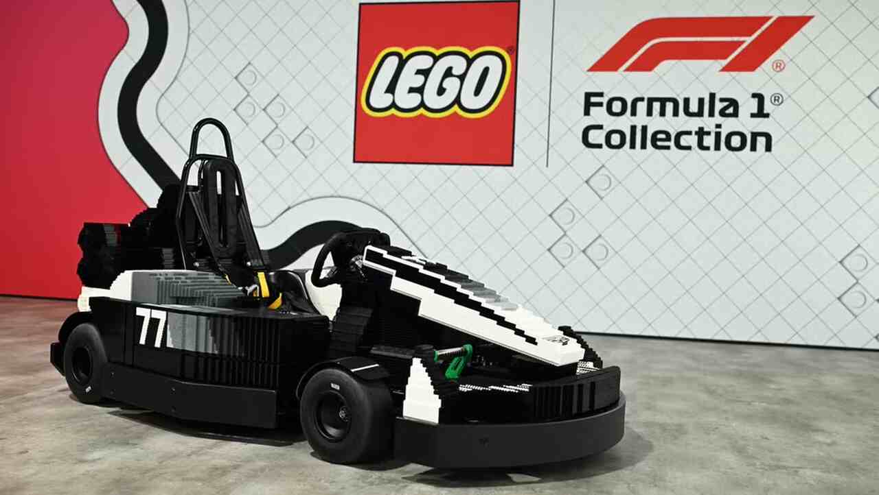 F1 coloca pilotos para dirigir carros de LEGO no GP da Grã-Bretanha