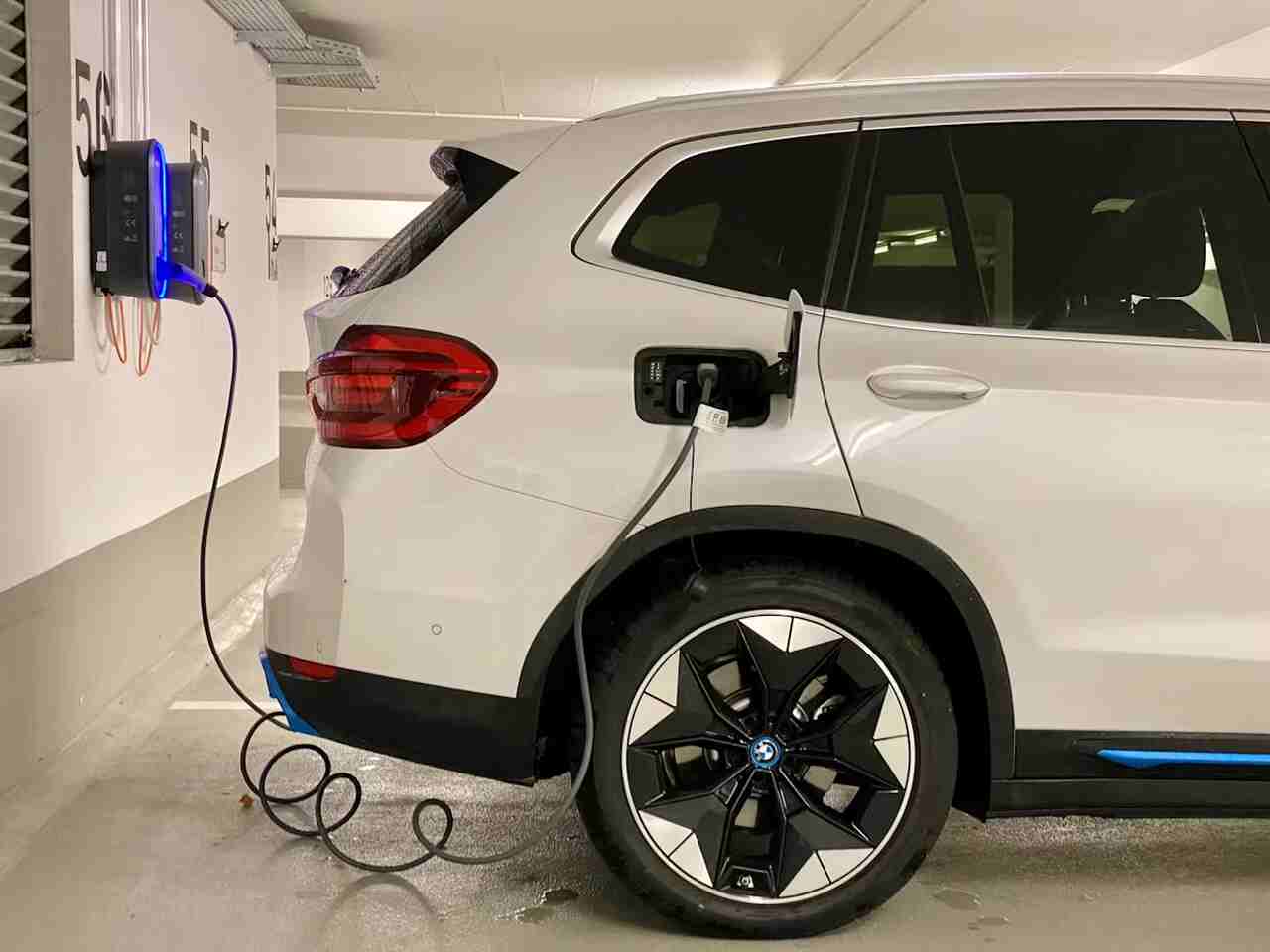 Vendas de carros elétricos ultrapassam as de modelos a diesel na Alemanha