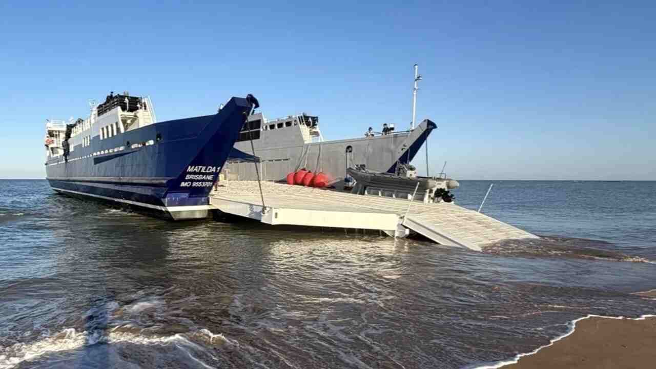 Navio australiano promete revolucionar operações anfíbias de reabastecimento
