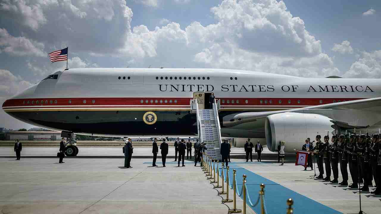 Trump diz que Air Force One doado pelo Catar receberá melhorias para reforçar defesas