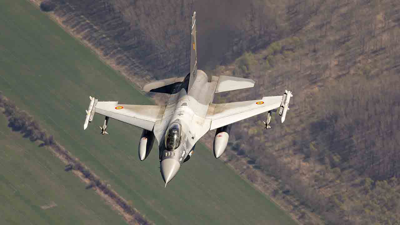 F-16 das Forças Aéreas da Romênia. Foto: Wikimedia