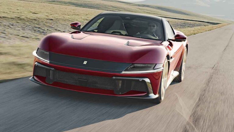 Após polêmica com versão elétrica, Ferrari lança carro V12 com transmissão manual