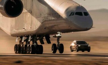 Porsche e maior avião do mundo realizam teste incomum no deserto de Mojave. Foto: Porsche