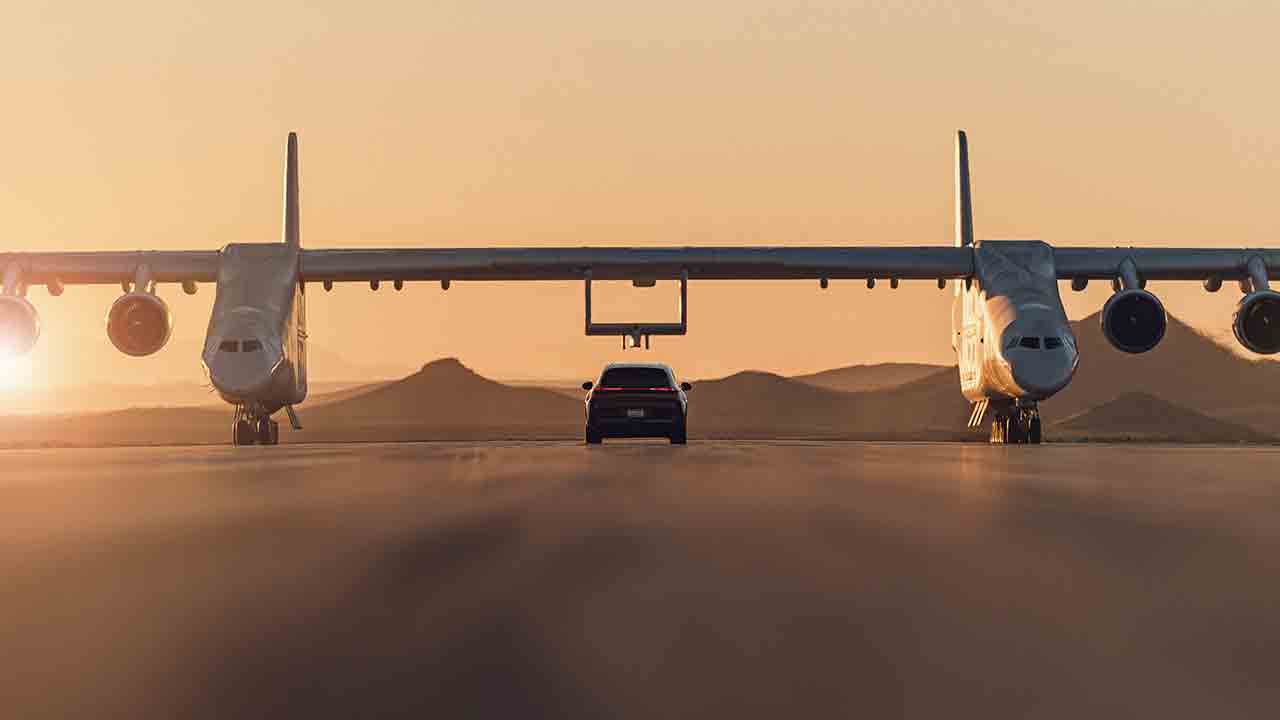 Porsche and the world’s largest aircraft carry out an unusual test in the Mojave Desert. Photo: Porsche