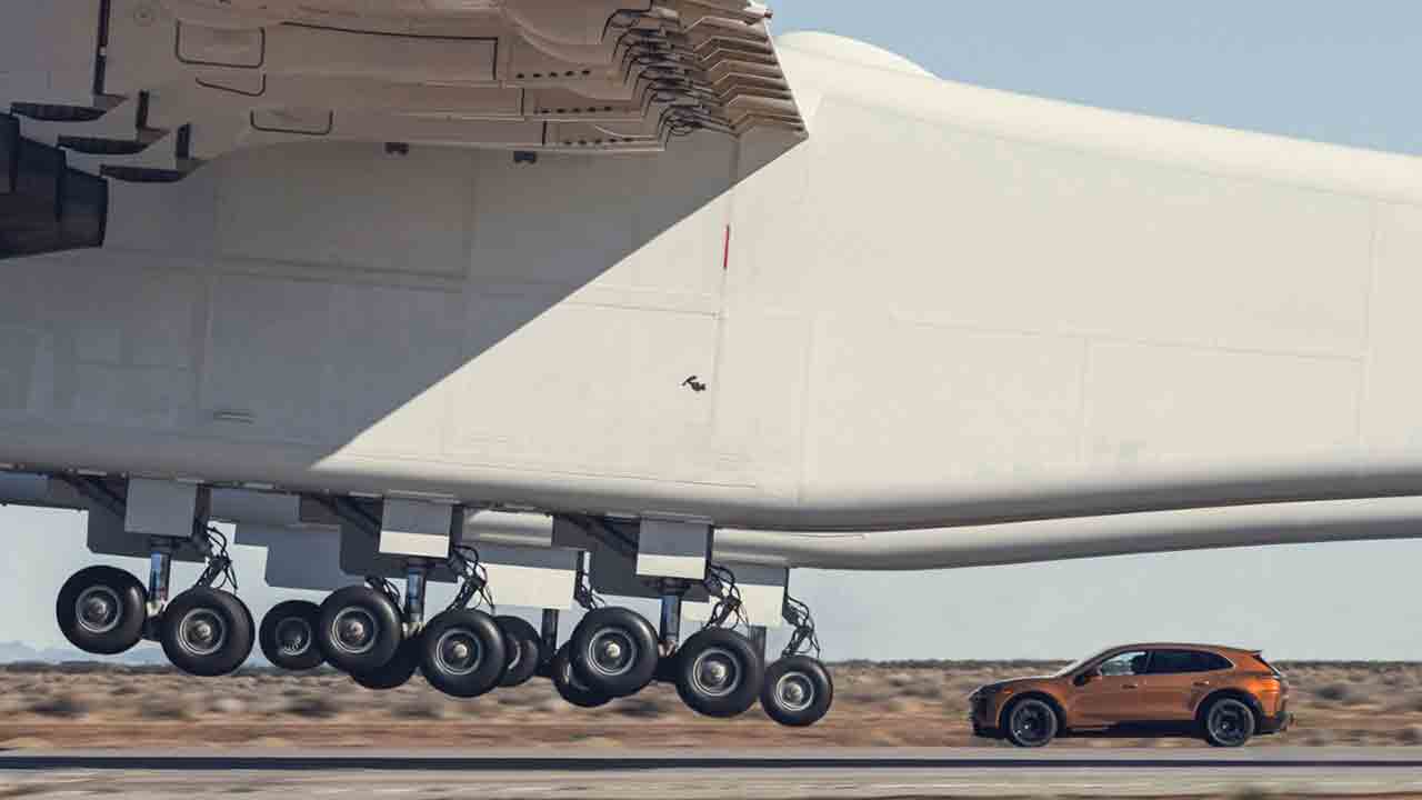 Porsche and the world’s largest aircraft carry out an unusual test in the Mojave Desert. Photo: Porsche