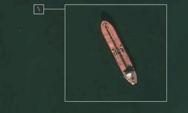 Europa suspeita que Rússia esteja lançando drones a partir de navios da "frota fantasma"
